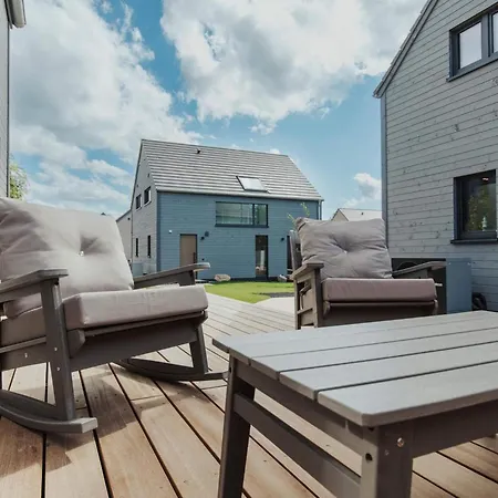 Familienhaus Mit Terrasse Auf Ruegen 사가드