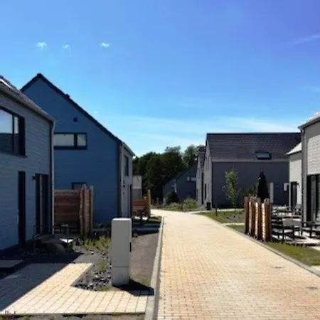 Familienhaus Mit Terrasse Auf Ruegen * 사가드